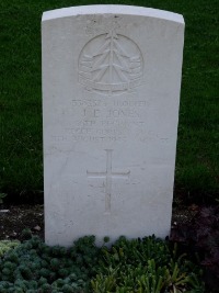 Klagenfurt War Cemetery - Jones, John Edward